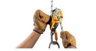 Spécificité n°1 de la corde Axis 11 mm Petzl